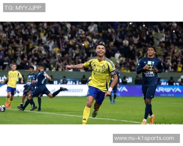 足球两大球星的巅峰对决:梅西与C罗谁能笑傲世界足坛